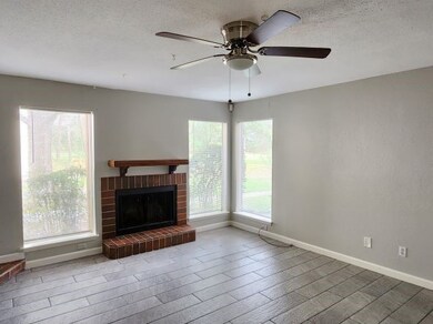 7703 Bateman Ln unit 7703, Houston, TX 77088 - photo 2