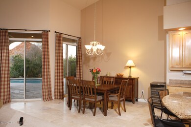 INFORMAL EATING AREA W/OPEN FLOORPLAN