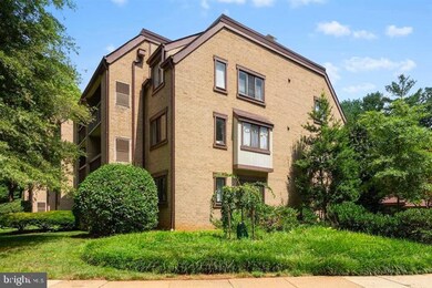 1621 Parkcrest Cir unit 100, Reston, VA 20190 - photo 3