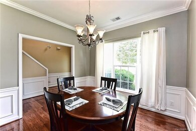 Dining Room - Bright and Airy!