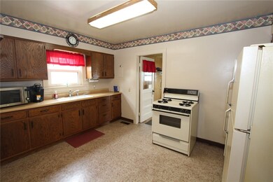 904 N 16th St, Mattoon, IL 61938 - photo 2