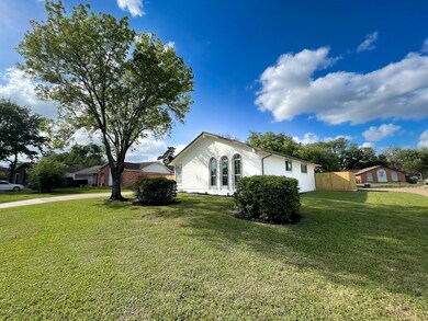 13102 Winding Wood Dr, Houston, TX 77038 - photo 4
