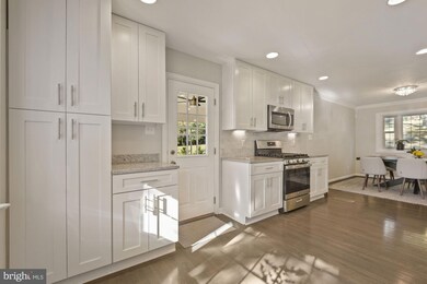 11512 Karen Dr, Potomac, MD 20854 - photo 6