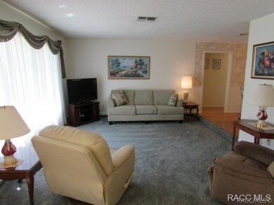 LIVING RM