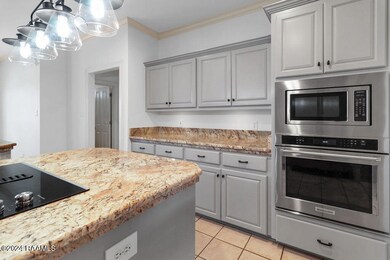 108 Briarmeadow Kitchen 02