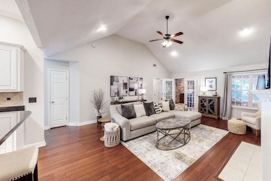 Vaulted Ceiling!