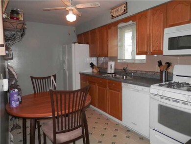 Kitchen. Beautiful fully equipped updated eat in K