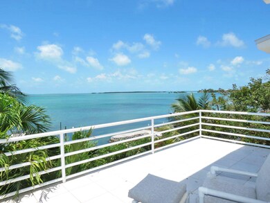Top Floor Open Water View