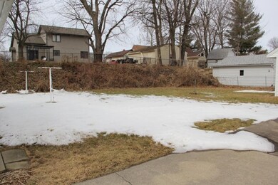 607 E 6th St S, Newton, IA 50208 - photo 5