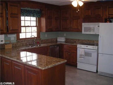 Kitchen - Huge kitchen w/ tons of cabinets and gra