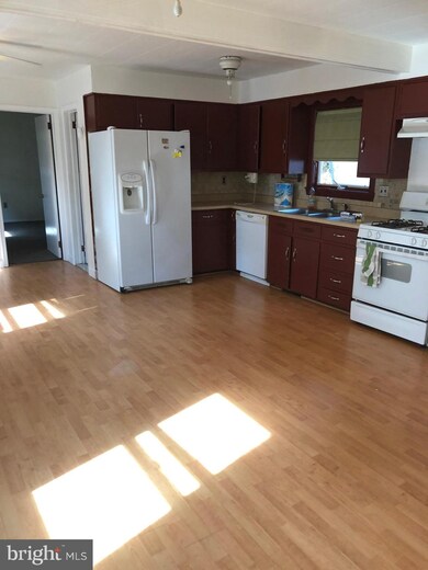 152 2nd Ave, Hightstown, NJ 08520 - photo 3