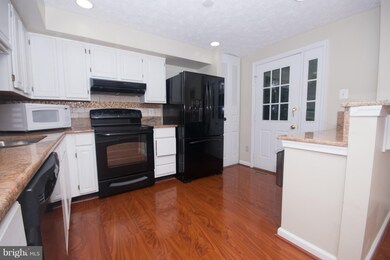 8001 Tyson Oaks Cir, Vienna, VA 22182 - photo 4