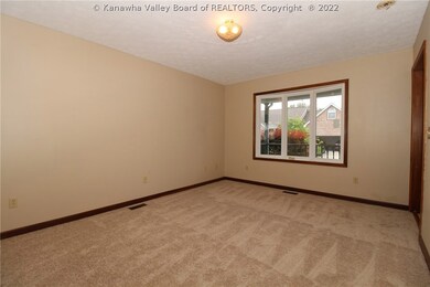 603 Parkstone Dr, Fraziers Bottom, WV 25082 - photo 5