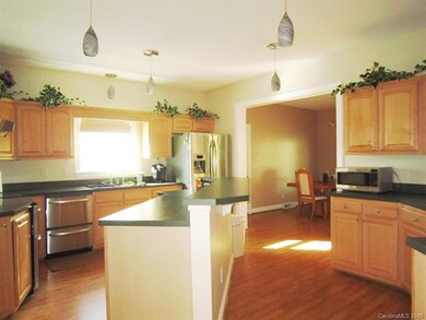 142 S Willow Brook Dr, Asheville, NC 28806 - photo 5