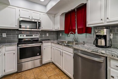 Eat-In Kitchen
