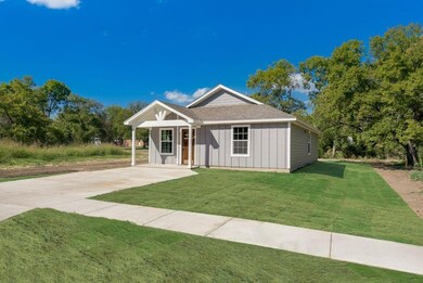 609 E 1st St, Bonham, TX 75418 - photo 3