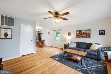 8240 Reece Heights Dr, Severn, MD 21144 - photo 4