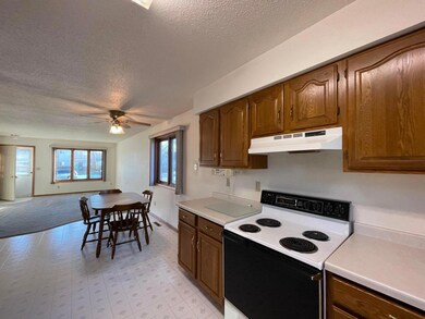 512 S 4th St, La Crescent, MN 55947 - photo 5