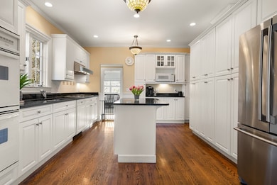 289 Walnut St, Wellesley Hills, MA 02481 - photo 7