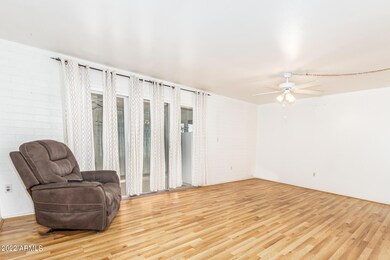 0005-5 - Clair 10301