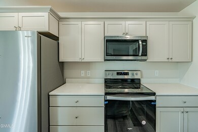 217_219PeachTreeLn_00003