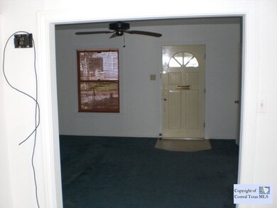 709 E Humphreys St, Seguin, TX 78155 - photo 3