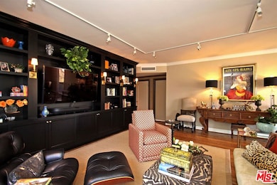 412 N Palm Dr unit 402, Beverly Hills, CA 90210 - photo 3