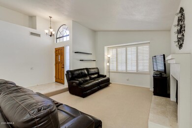 1207 E Divot Dr_5