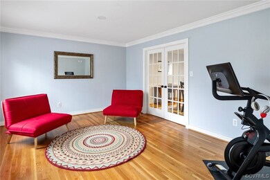 Front sitting room that can be used for multi-purp