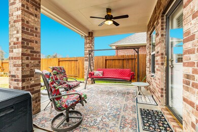 313 Burgundy Dr, Alvin, TX 77511 - photo 3