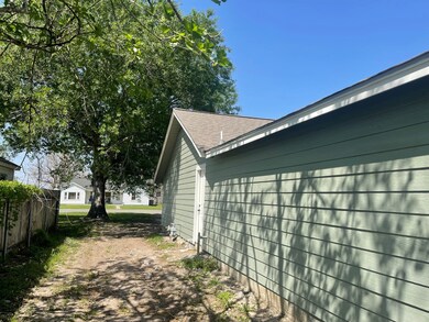 3106 10th St, Bay City, TX 77414 - photo 4