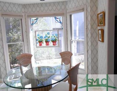 Breakfast Area. Enjoy Nature from the Light and Br