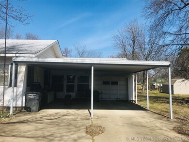 410 W Cherokee Ave, Chouteau, OK 74337 - photo 3