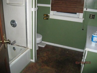 2712 Eakin Rd, Columbus, OH 43204 - photo 4