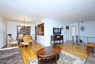 (5) LIVING ROOM