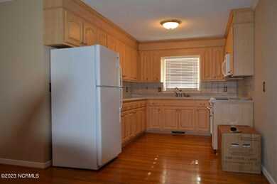 1505 US Highway 117 Bypass S, Burgaw, NC 28425 - photo 5