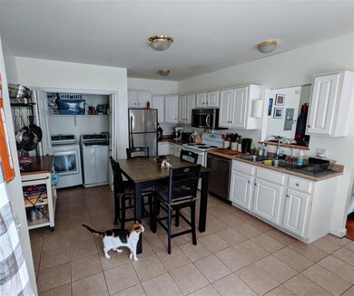 70 1/2 Lock St unit 70H, Nashua, NH 03064 - photo 4