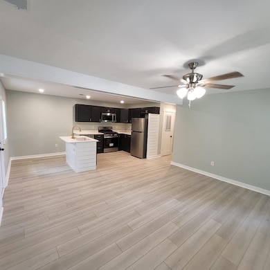 202 E Huggins St, Manning, SC 29102 - photo 7