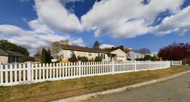 166 Bayberry Rd, Woonsocket, RI 02895 - photo 2
