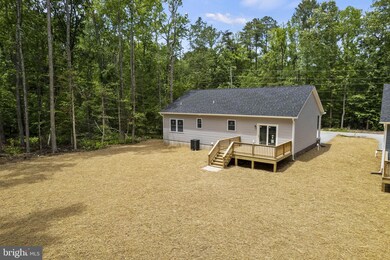 94 Lee St, Colonial Beach, VA 22443 - photo 3