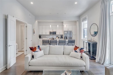 731 St Charles Ave unit 304, New Orleans, LA 70130 - photo 4