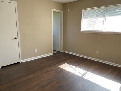 721 Circle Way, Alvin, TX 77511 - photo 6