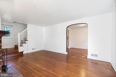 5902 Forest Rd, Cheverly, MD 20785 - photo 4