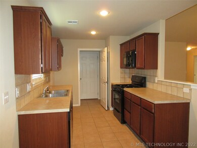 2208 E Elmira St, Broken Arrow, OK 74012 - photo 2