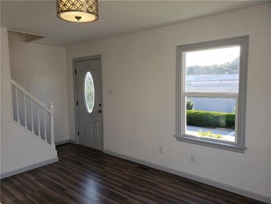BRIGHT AND SPACIOUS LIVING ROOM!