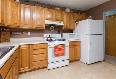 4231 NE 34th St, Des Moines, IA 50317 - photo 6