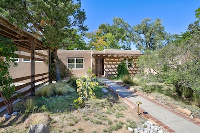 809 Wellesley Dr NE, Albuquerque, NM 87106 - photo 3