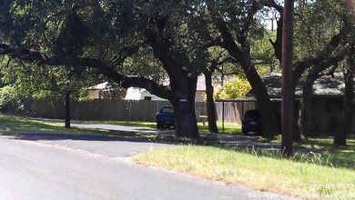 11542 Beverly Hills Dr, Helotes, TX 78023 - photo 4