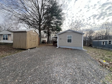 1050 Ross Ln, Clarksville, TN 37042 - photo 2