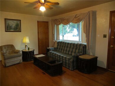 Living Room w/Hardwood Floors and Large Picture Wi